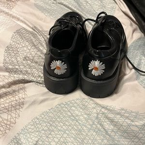 BRAND NEW DAISY SADDLE SHOES size 7